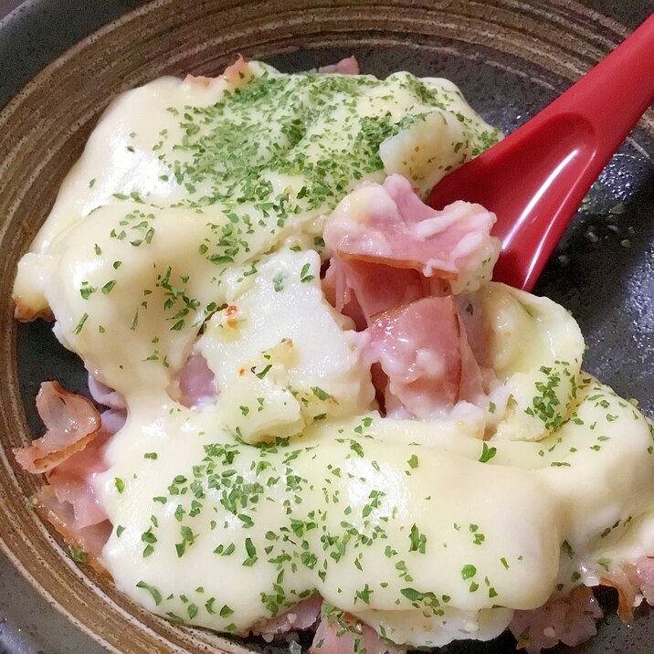 ベーコンとポテトのチーズ焼き